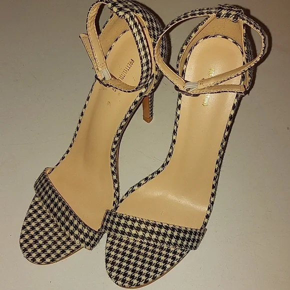 Houndstooth Heels - Picture 1 of 6